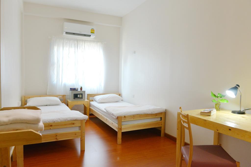 Panpan Hostel Bangkok Exterior photo