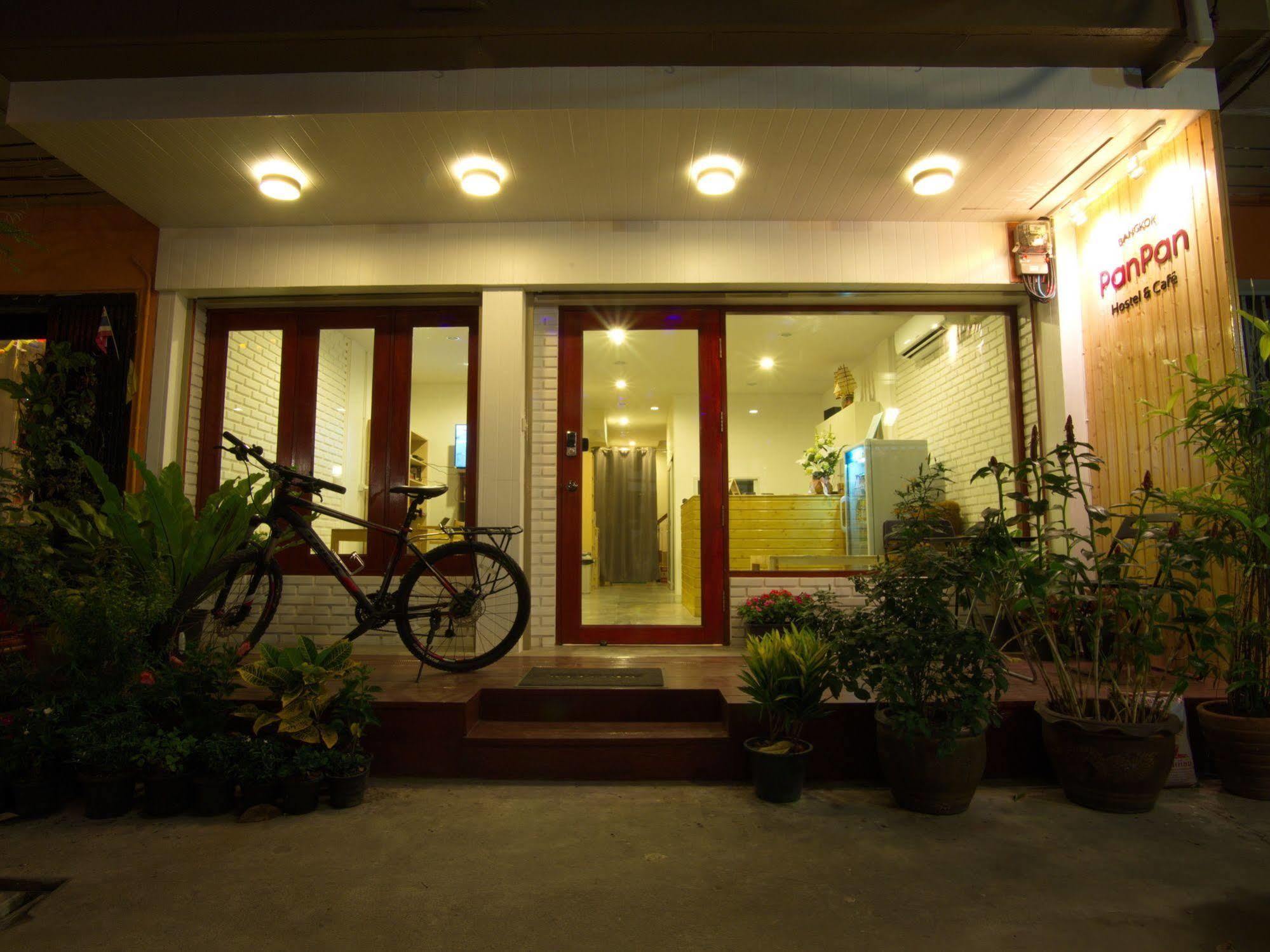 Panpan Hostel Bangkok Exterior photo