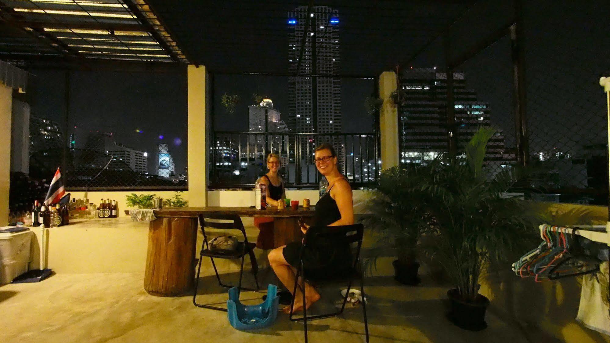 Panpan Hostel Bangkok Exterior photo