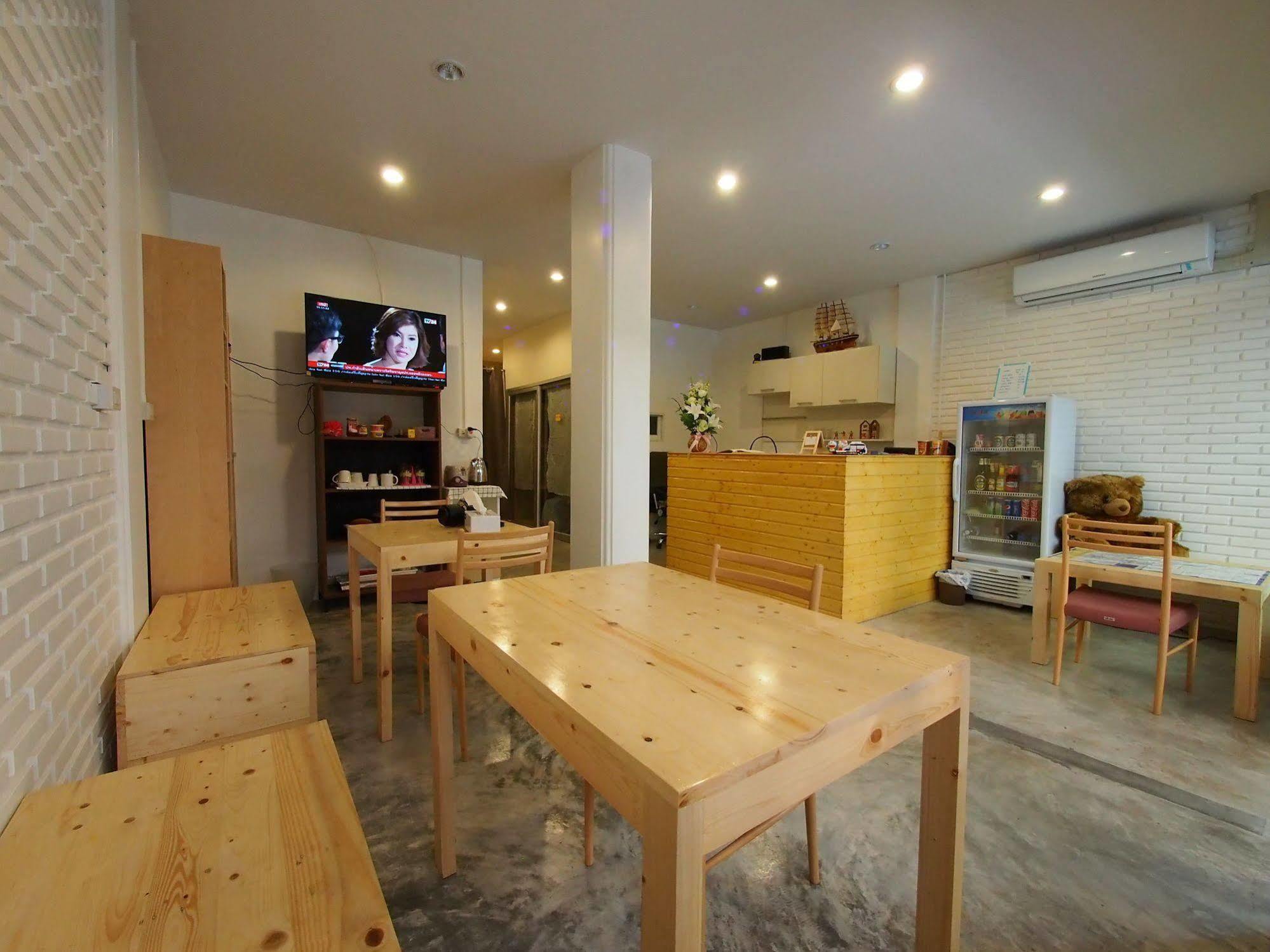 Panpan Hostel Bangkok Exterior photo