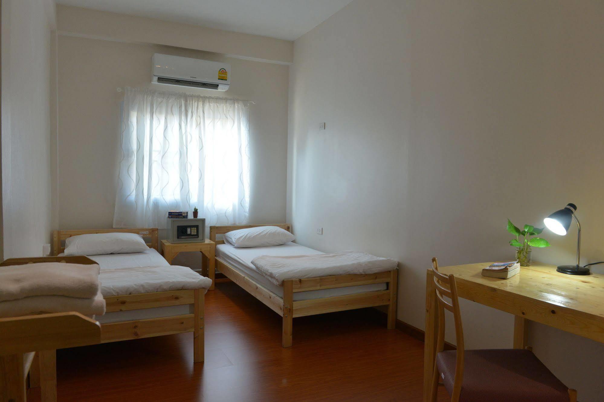 Panpan Hostel Bangkok Exterior photo