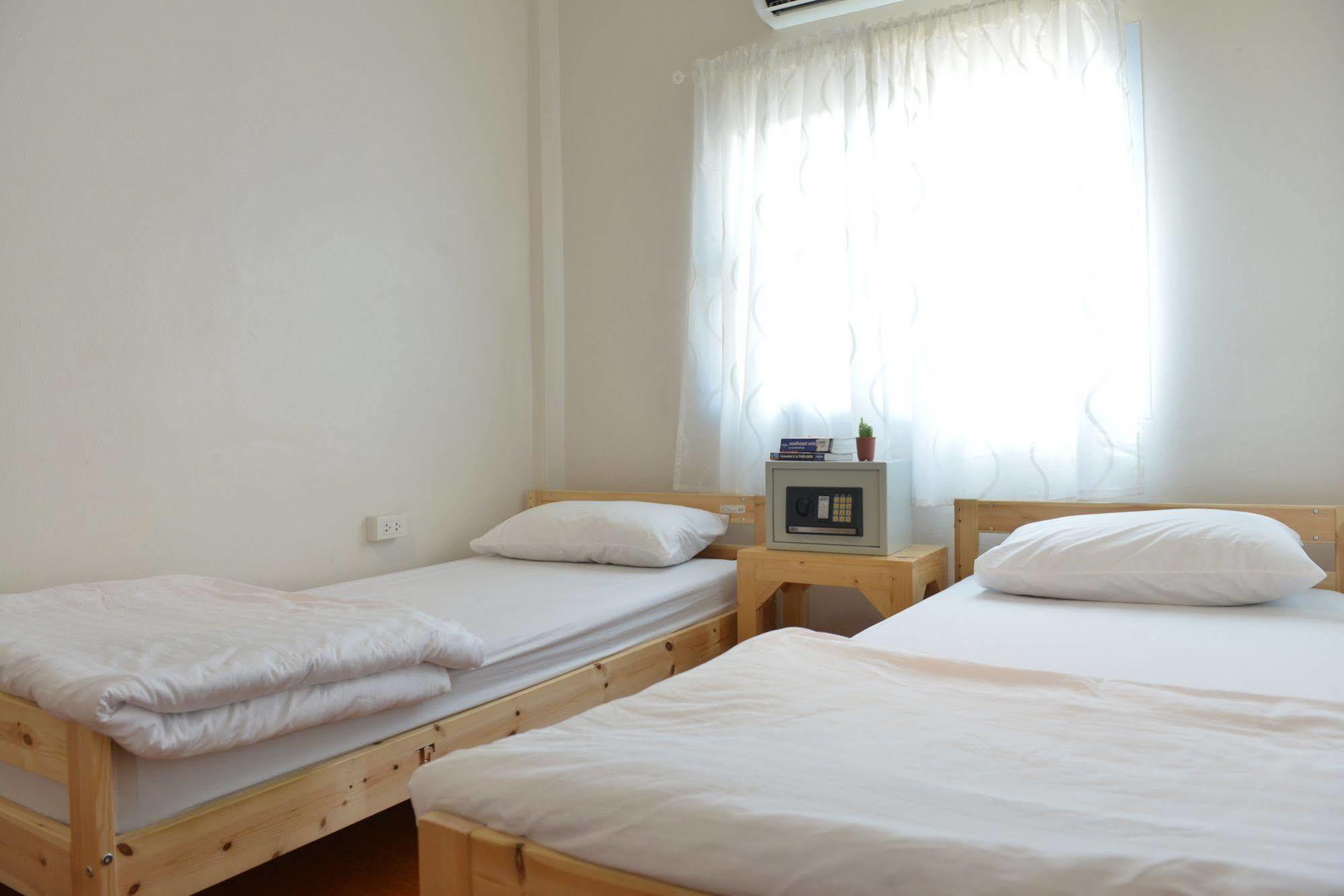 Panpan Hostel Bangkok Exterior photo