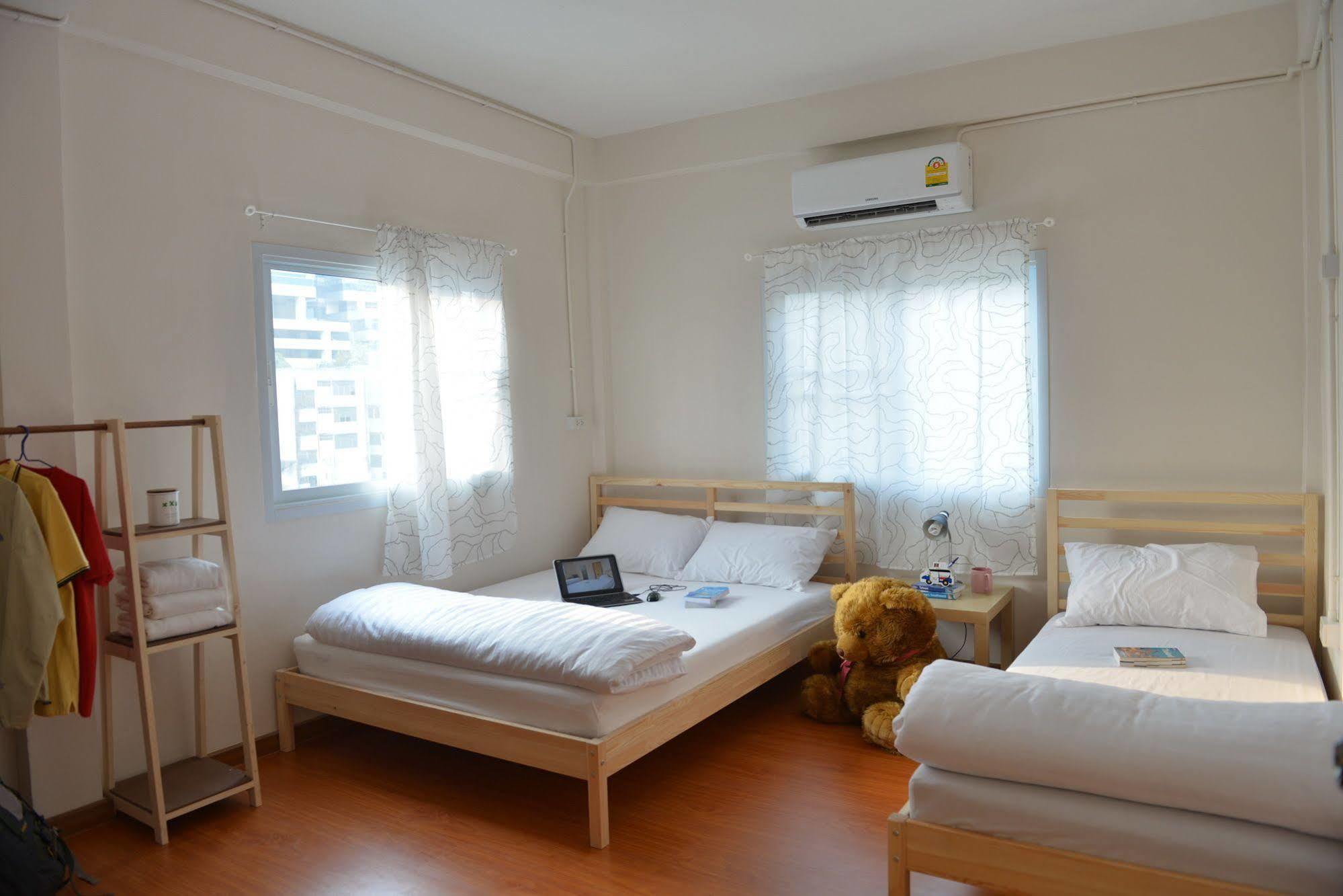Panpan Hostel Bangkok Exterior photo