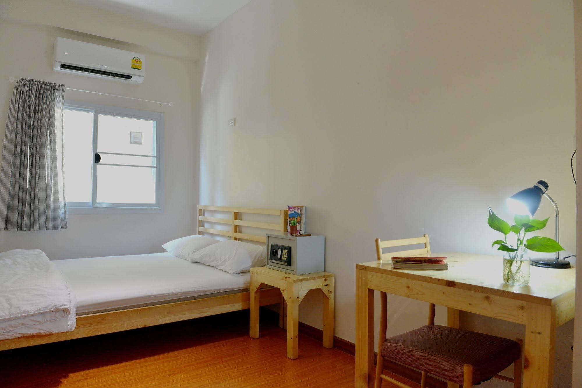 Panpan Hostel Bangkok Exterior photo