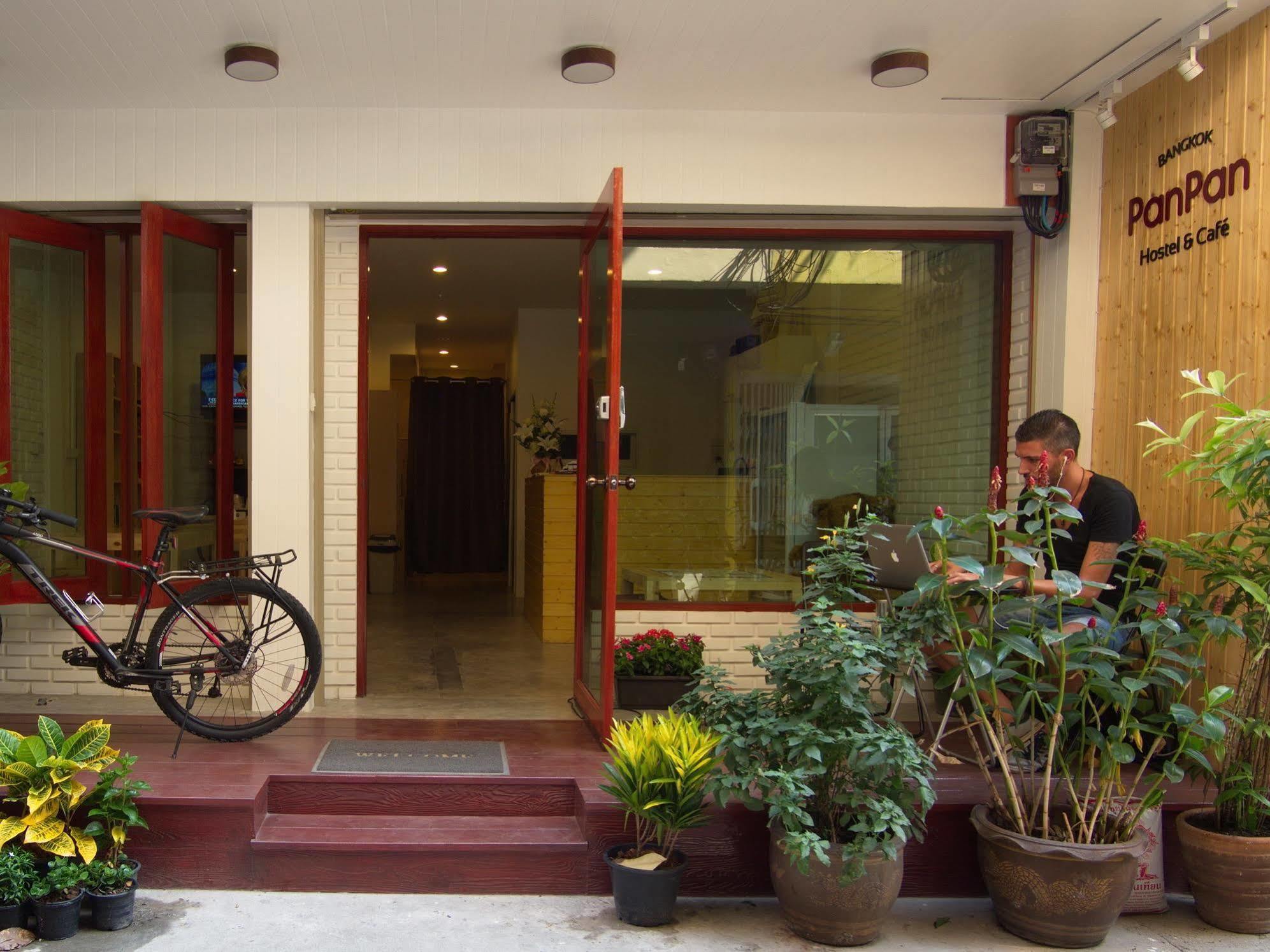 Panpan Hostel Bangkok Exterior photo
