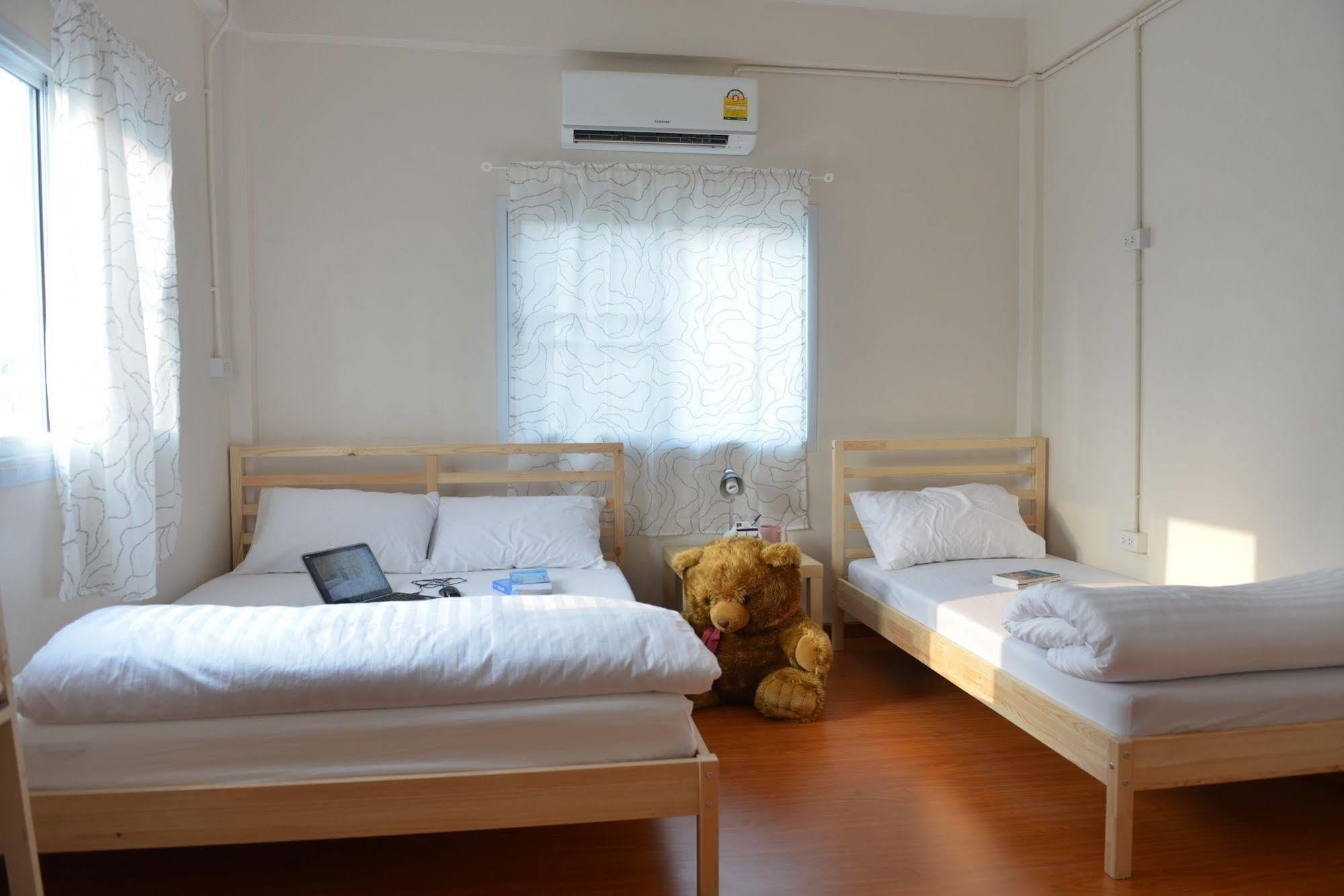 Panpan Hostel Bangkok Exterior photo