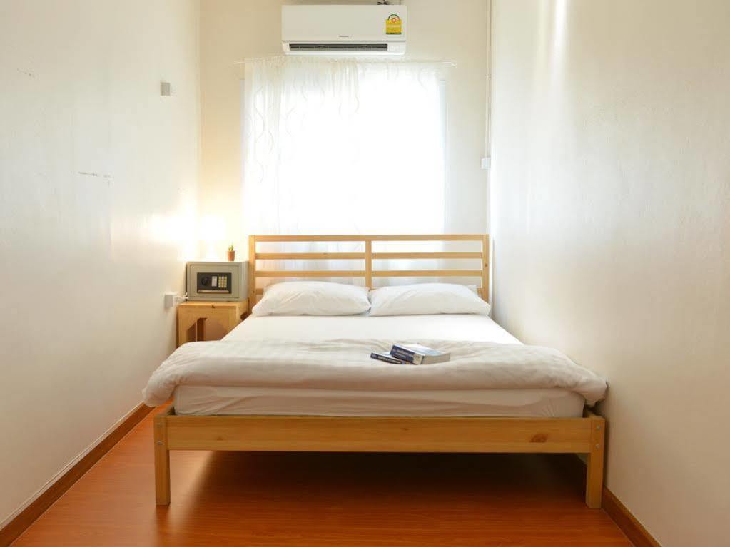 Panpan Hostel Bangkok Exterior photo